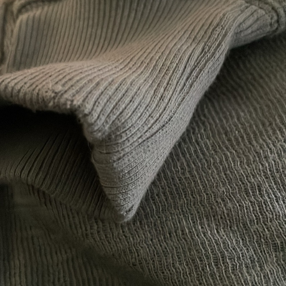 Sz XS Aerie women Green V-Neck Pullover Sweater new has holes in the cuff - Picture 9 of 11